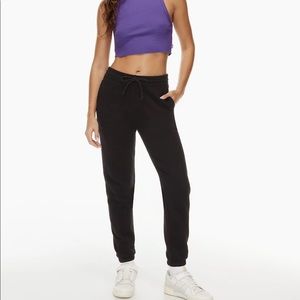 ARITZIA TNA - cozy af perfect sweatpant